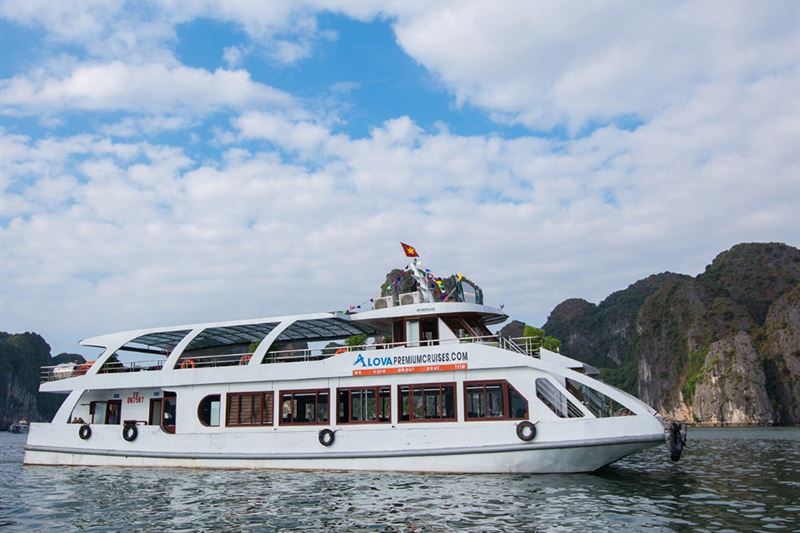 Halong Bay Day Trip with Fast Expressway Transfer Round Trip