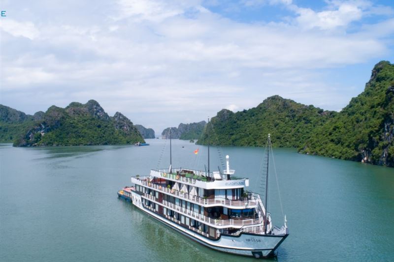 Halong La Casta Cruise - 2 Day 1 Night Tour From Hanoi