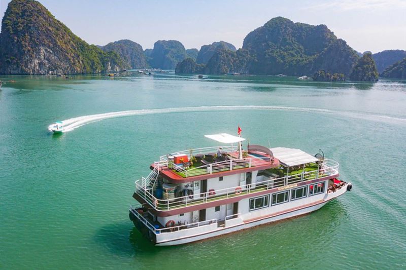 A Full-Day Exploration of Lan Ha Bay Departing from Cat Ba Town