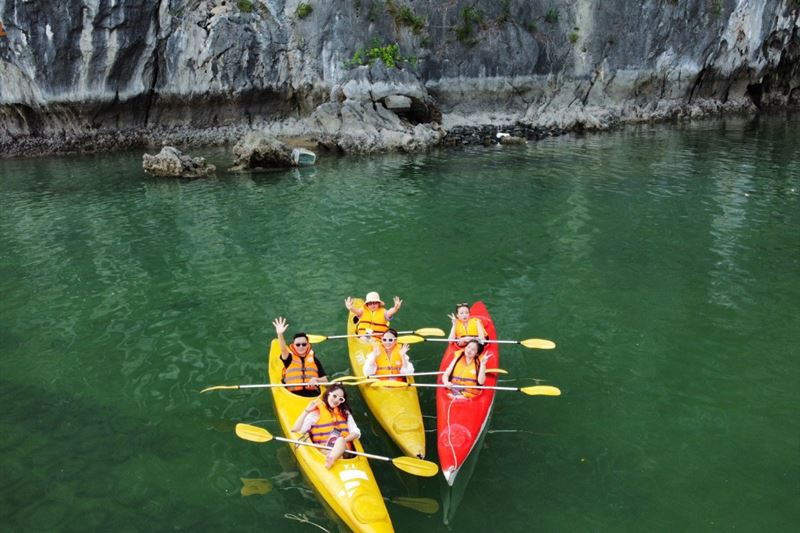 Lan Ha - Ha Long Bay 1 Day boat trip - Kayaking from Cat Ba, avoid the crowds