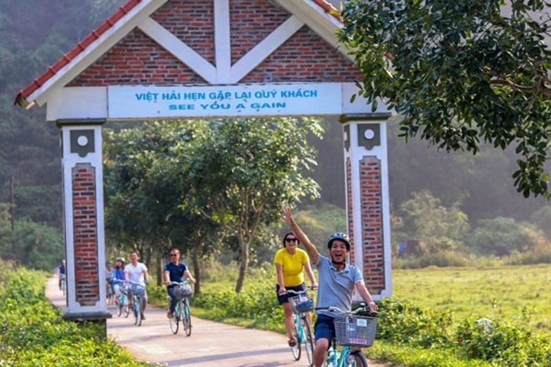 A Full-Day Exploration of Lan Ha Bay Departing from Cat Ba Town