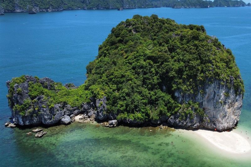 A Full-Day Exploration of Lan Ha Bay Departing from Cat Ba Town