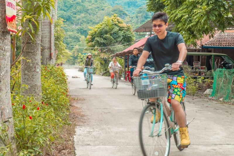 A Full-Day Exploration of Lan Ha Bay Departing from Cat Ba Town