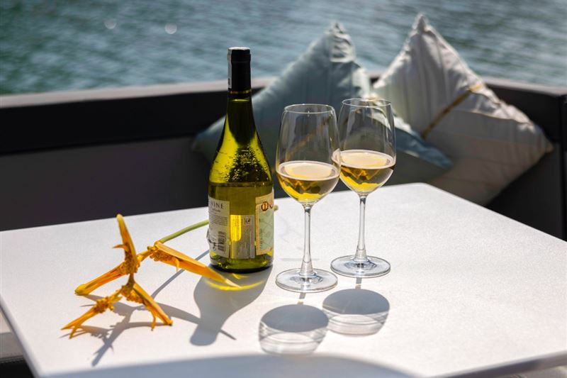 Halong Bay Sightseeing 2-hour With Private Yacht
