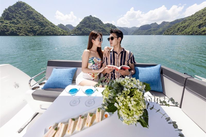 Ha Long Bay Sunset on Private Yacht with Kayaking, Swimming