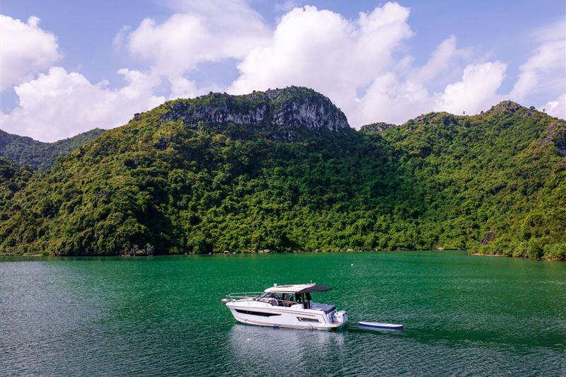 Halong Bay Sightseeing 2-hour With Private Yacht