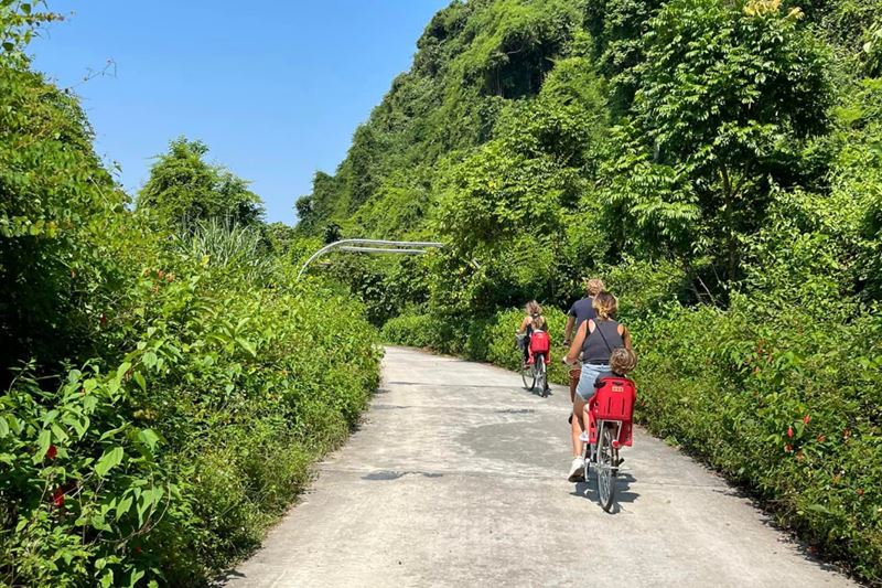 Explore the beauty of Lan Ha Bay with A PRIVATE BOAT from Hanoi