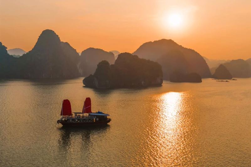 Explore the beauty of Lan Ha Bay with A PRIVATE BOAT from Hanoi