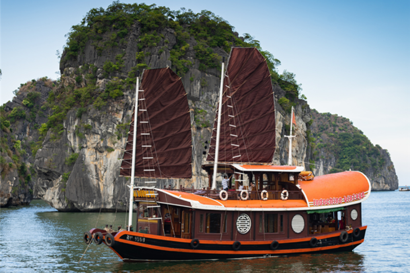 Explore the beauty of Lan Ha Bay with A PRIVATE BOAT from Hanoi