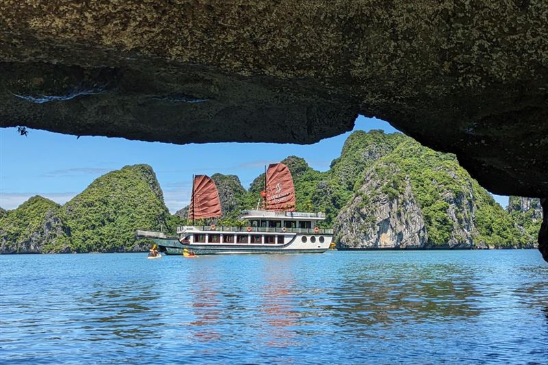 Discover the Hidden Gems of Lan Ha - Day Cruise from Cat Ba
