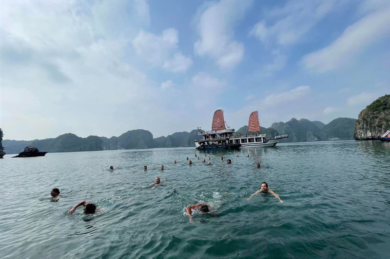 Discover the Hidden Gems of Lan Ha - Day Cruise from Cat Ba