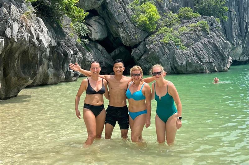 Lan Ha - Ha Long Bay 1 Day boat trip - Kayaking from Cat Ba, avoid the crowds