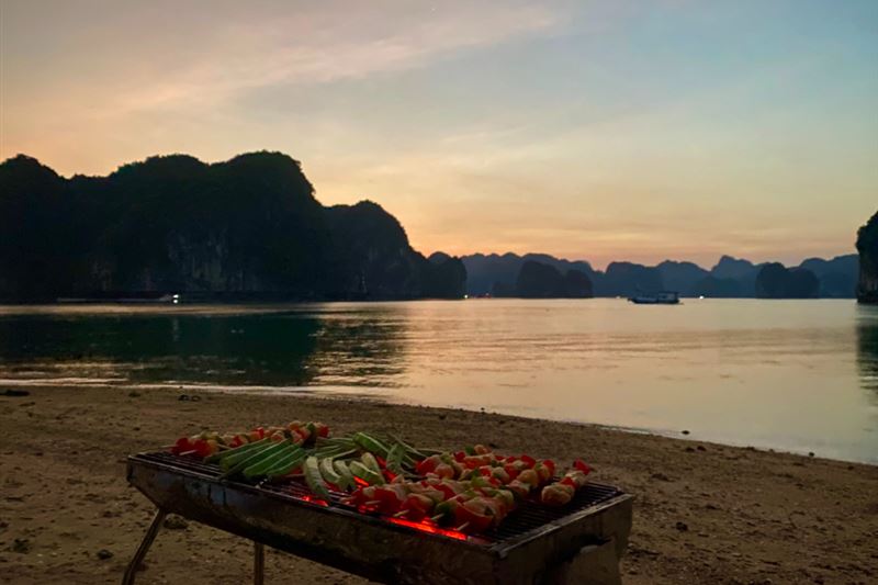 Experience the Sunset and Plankton Bioluminescent Night Kayak from Cat Ba Island