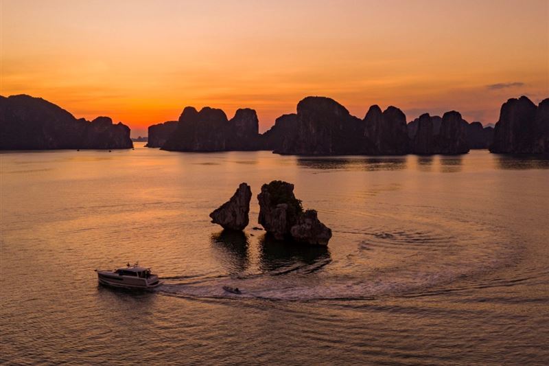 Halong Bay Yacht - Sunset Tours, Luxury Private Cruise